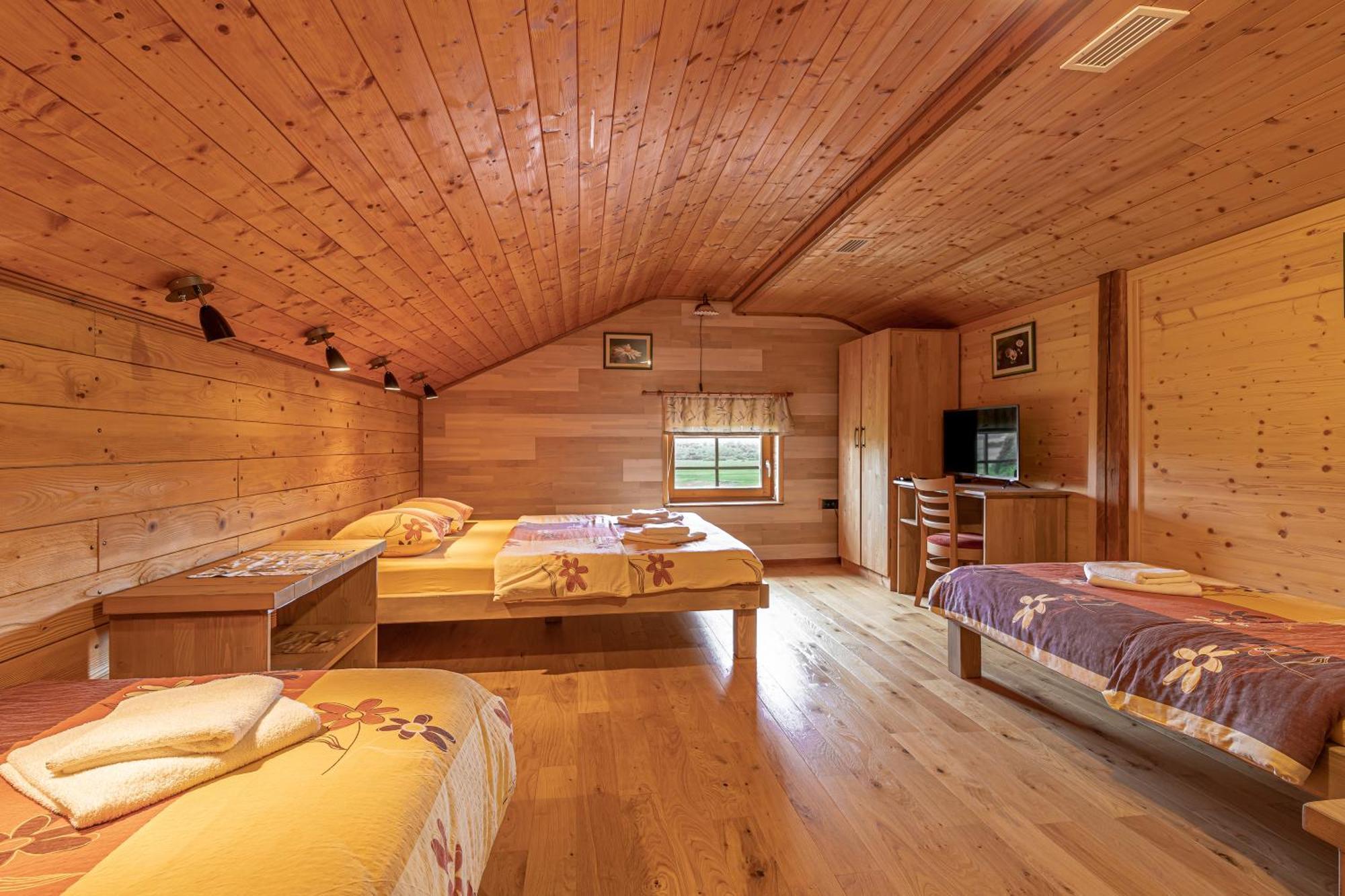 House Na Meji With Sauna - Happy Rentals Pivka Exteriör bild