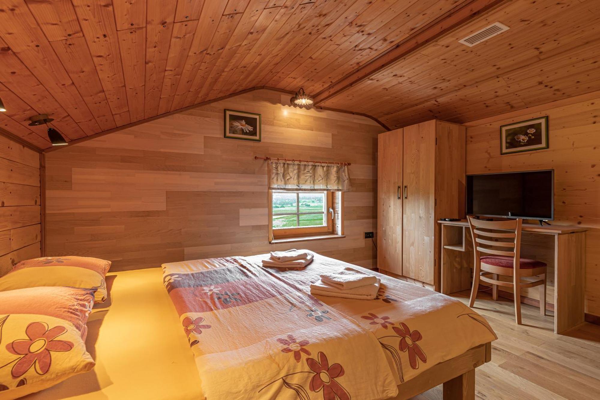 House Na Meji With Sauna - Happy Rentals Pivka Exteriör bild