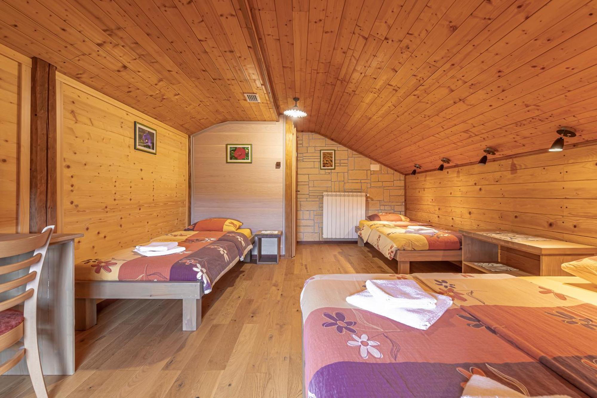 House Na Meji With Sauna - Happy Rentals Pivka Exteriör bild
