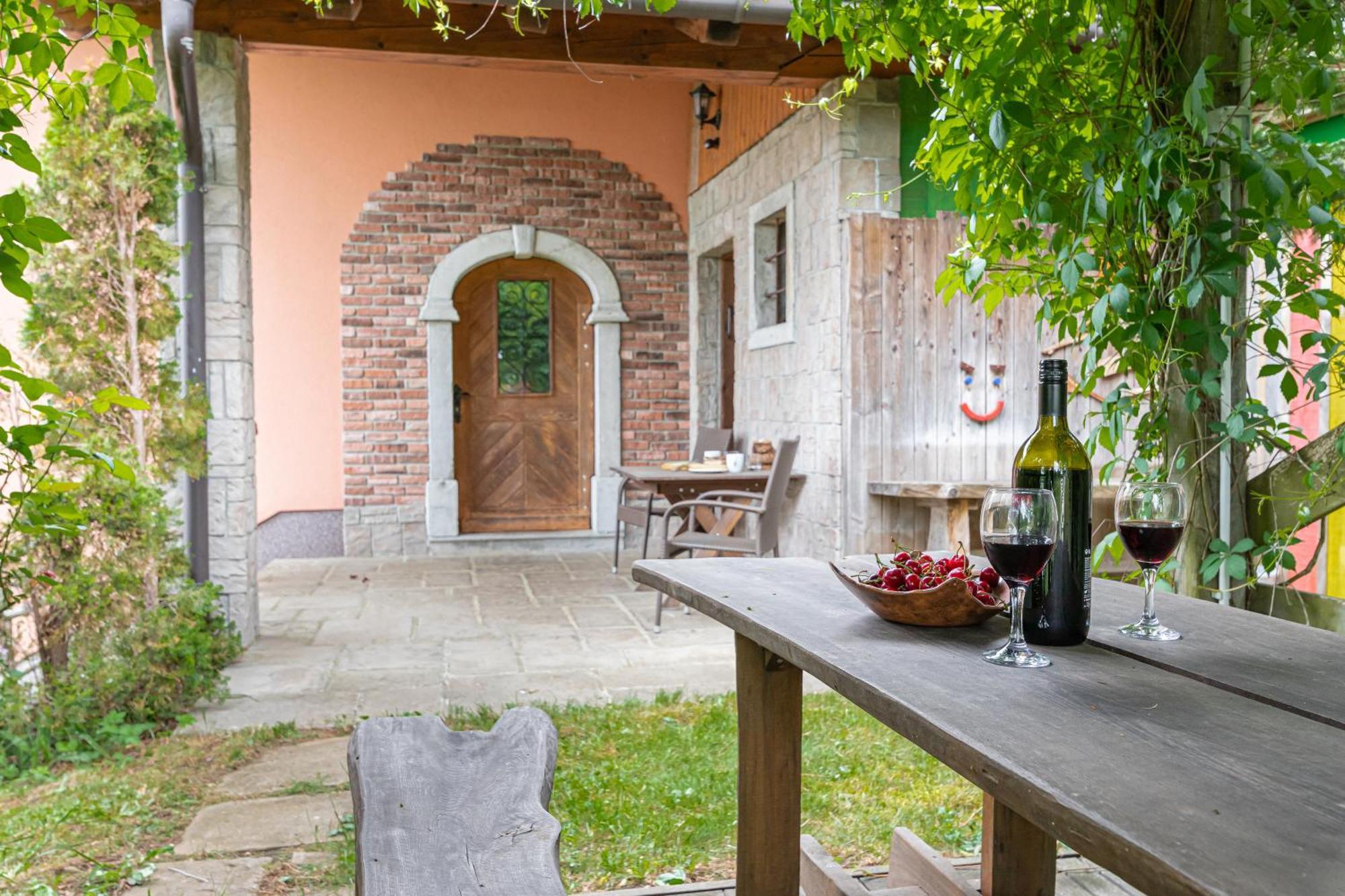 House Na Meji With Sauna - Happy Rentals Pivka Exteriör bild
